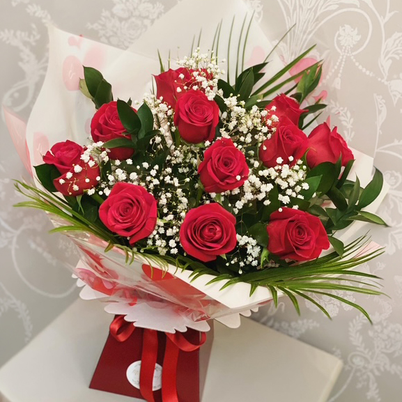 Valentines Traditional Dozen Roses