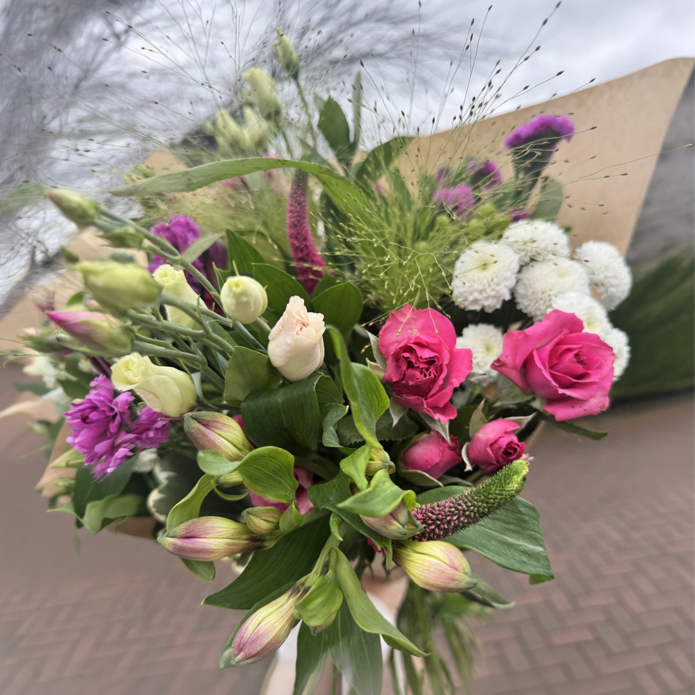 Mother’s Day Simple Hand Tie